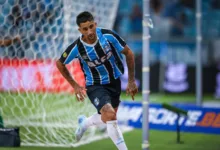 Cristian Olivera sofre lesão e passa a ter futuro indefinido com a camisa do Grêmio Olivera pelo Grêmio