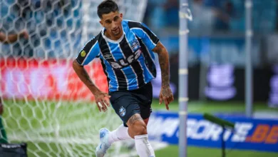 Cristian Olivera sofre lesão e passa a ter futuro indefinido com a camisa do Grêmio Olivera pelo Grêmio