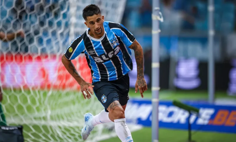 Cristian Olivera sofre lesão e passa a ter futuro indefinido com a camisa do Grêmio Olivera pelo Grêmio