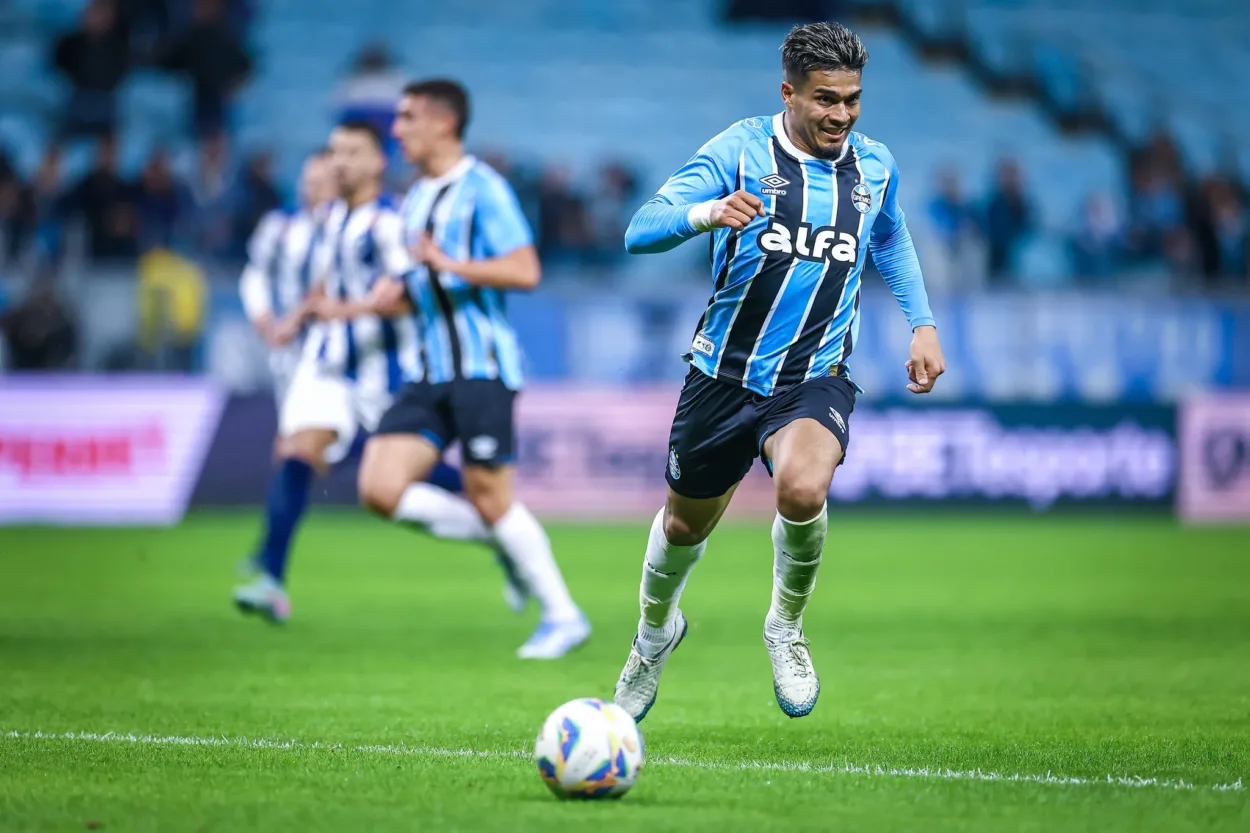 A estratégia definida pelo Grêmio para reverter o quanto antes o transfer ban da Fifa Arezo com a camisa do Grêmio