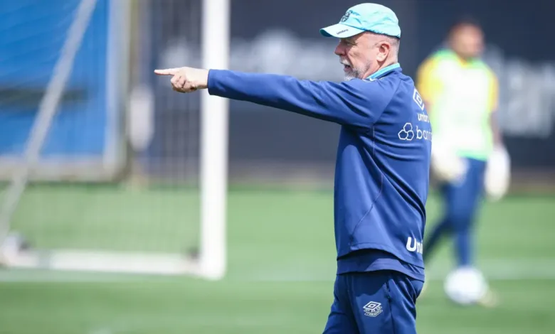 Mano terá que mudar meio de campo do Grêmio contra o Vasco e estuda alternativas Mano Menezes pelo Grêmio