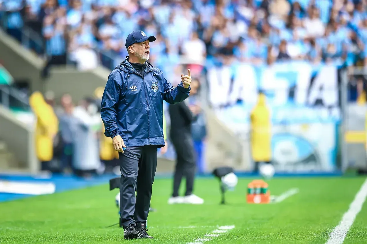 Grêmio conta com Mano Menezes