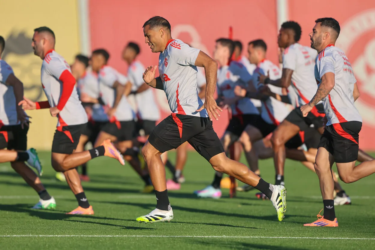 Inter admite "guerra" contra o Bahia e deve priorizar jogadores experientes no time Inter treina no CT