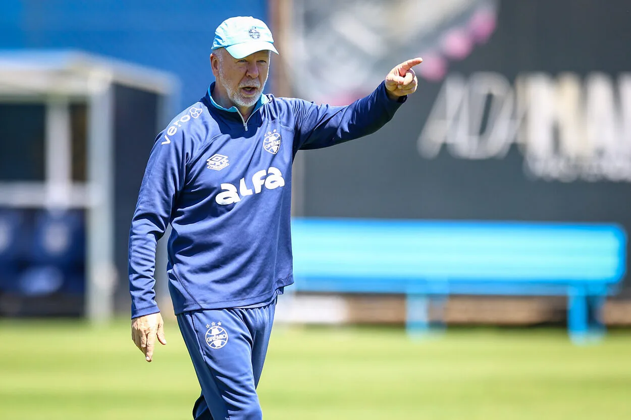 As duas dúvidas que ainda existem na escalação do Grêmio contra o Fluminense Grêmio de Mano