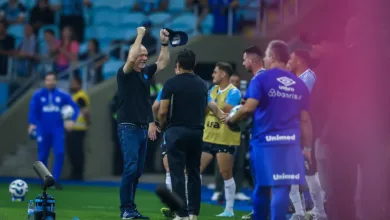 Mano marca data para Willian e diz se vai renovar com o Grêmio: "Dinheiro não é problema" Grêmio venceu com Mano Menezes