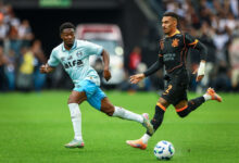 RS - FUTEBOL/CAMPEONATO BRASILEIRO 2025/GREMIO X CORINTHIANS - ESPORTES - Lance da partida entre Gremio e Corinthians disputada na tarde deste domingo, na Neo Química Arena, em partida valida pela Campeonato Brasileiro 2025. FOTO: LUCAS UEBEL/GREMIO FBPA
