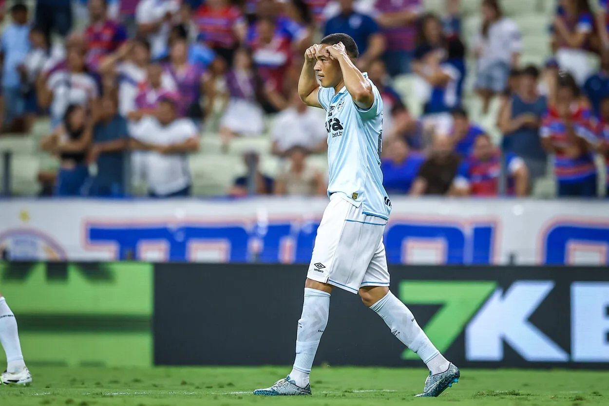 Carlos Vinícius em alta no Grêmio