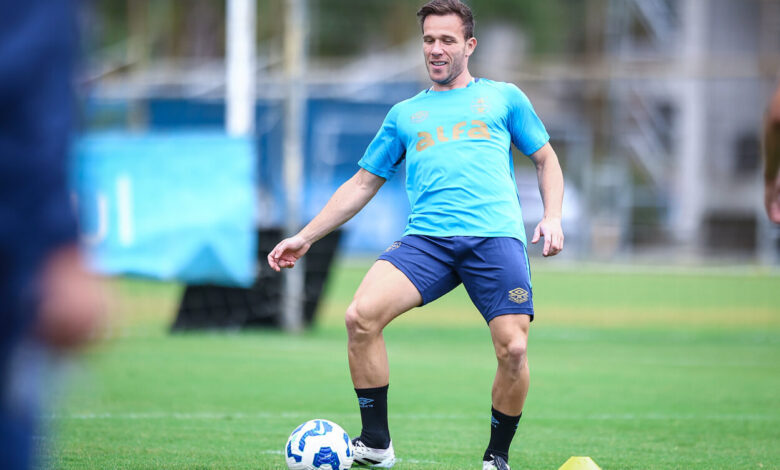 Arthur e Amuzu desfalcam o Grêmio na partida deste sábado diante do Botafogo Arthur desfalca o Grêmio