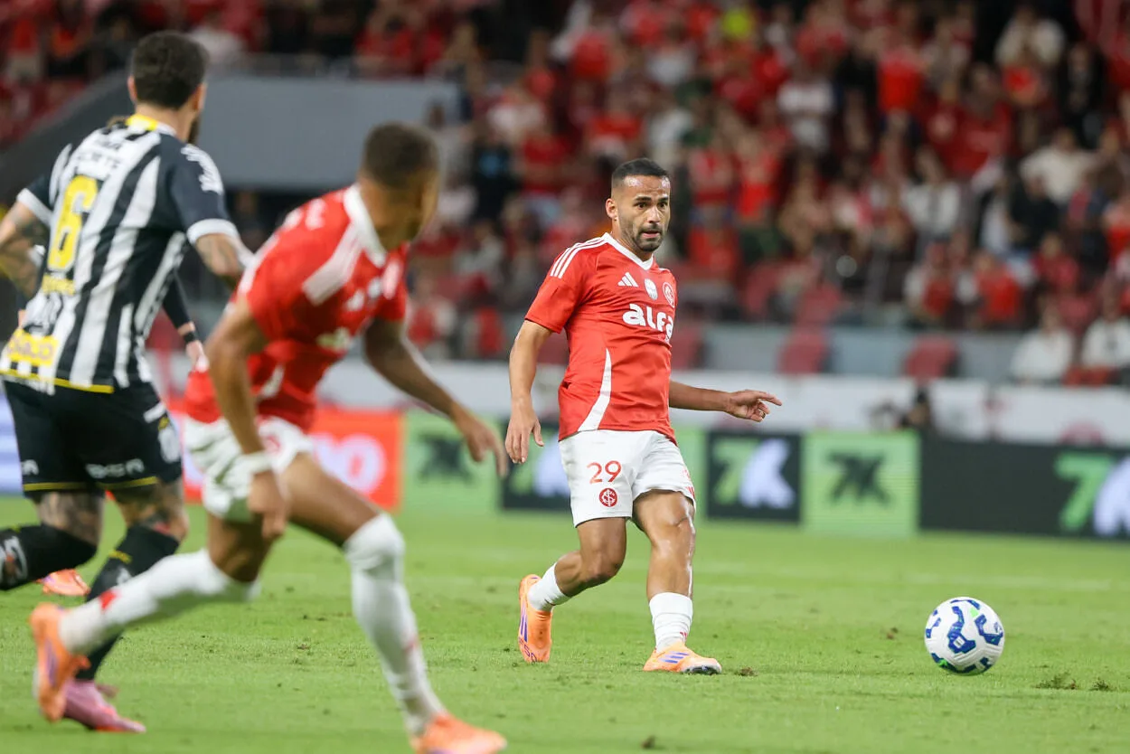 Na matemática: as chances atuais de permanência do Inter na primeira divisão Thiago Maia pelo Inter
