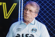 Odorico ironiza jogador midiático de Caleffi no Grêmio: "Trazer para jogar com Nathan e Iturbe?" Odorico Roman pelo Grêmio