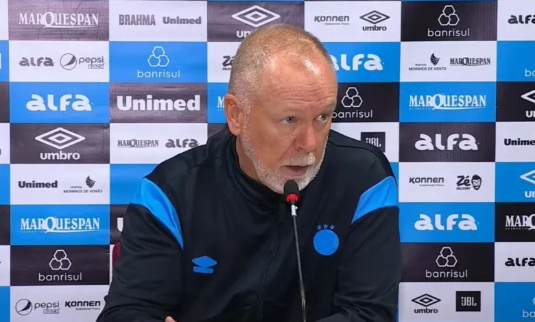 Mano Menezes explica estratégia na escalação do Grêmio e justifica preservações Mano Menezes pelo Grêmio