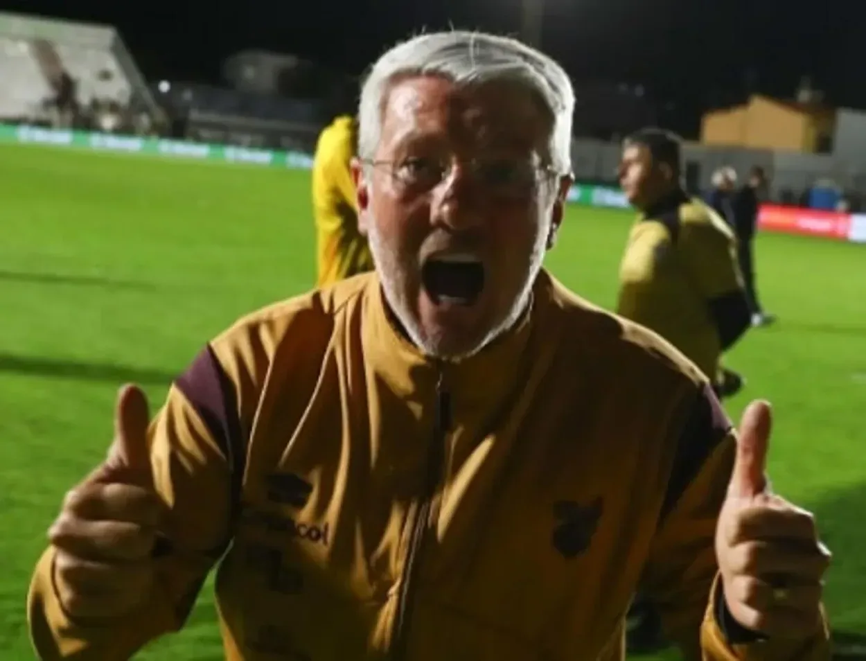 Ex-Inter, Odair deixa Athletico muito perto do acesso e se emociona em coletiva Odair ex-Inter