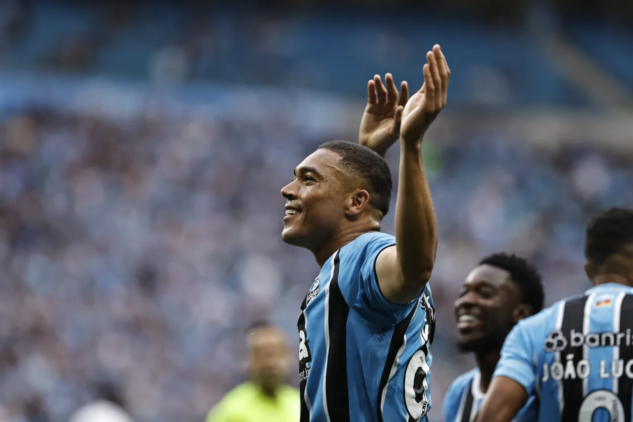 Últimas do Grêmio: recado de Carlos Vinícius, novela Edenilson e time encaminhado Grêmio conta com os gols de Carlos Vinícius