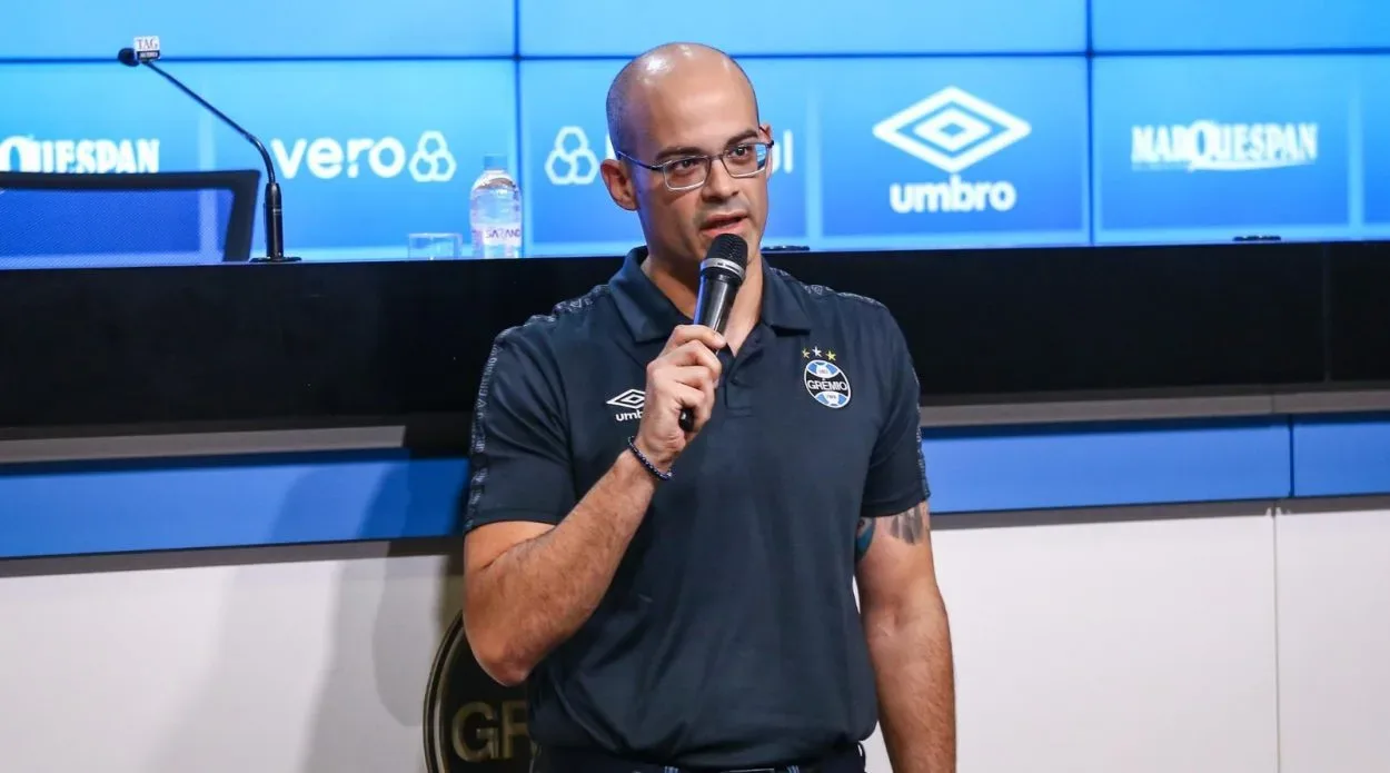 Vice-presidente eleito do Grêmio ironiza Caleffi: "Agora vai me conhecer, prazer" Grêmio teve Paulo Caleffi como vice de futebol