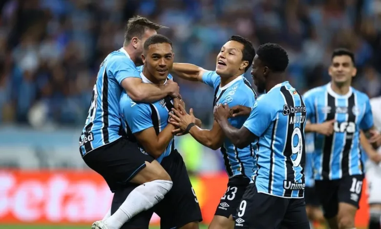 Carlos Vinícius brilha pelo Grêmio