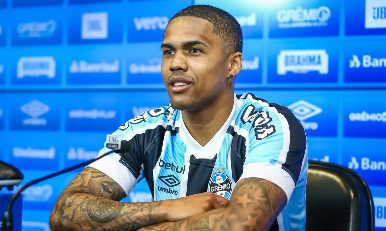 Douglas Costa quer retornar para o Grêmio e já sabe a posição do clube, diz repórter Douglas Costa na época de Grêmio
