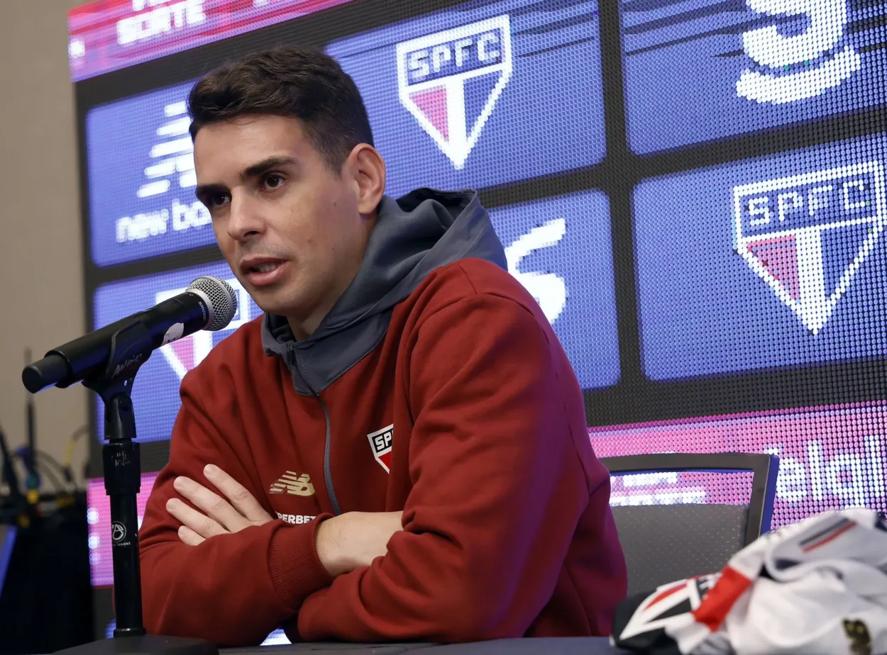 Ex-Inter, Oscar apresenta problema no São Paulo e pode até encerrar a carreira Oscar Inter