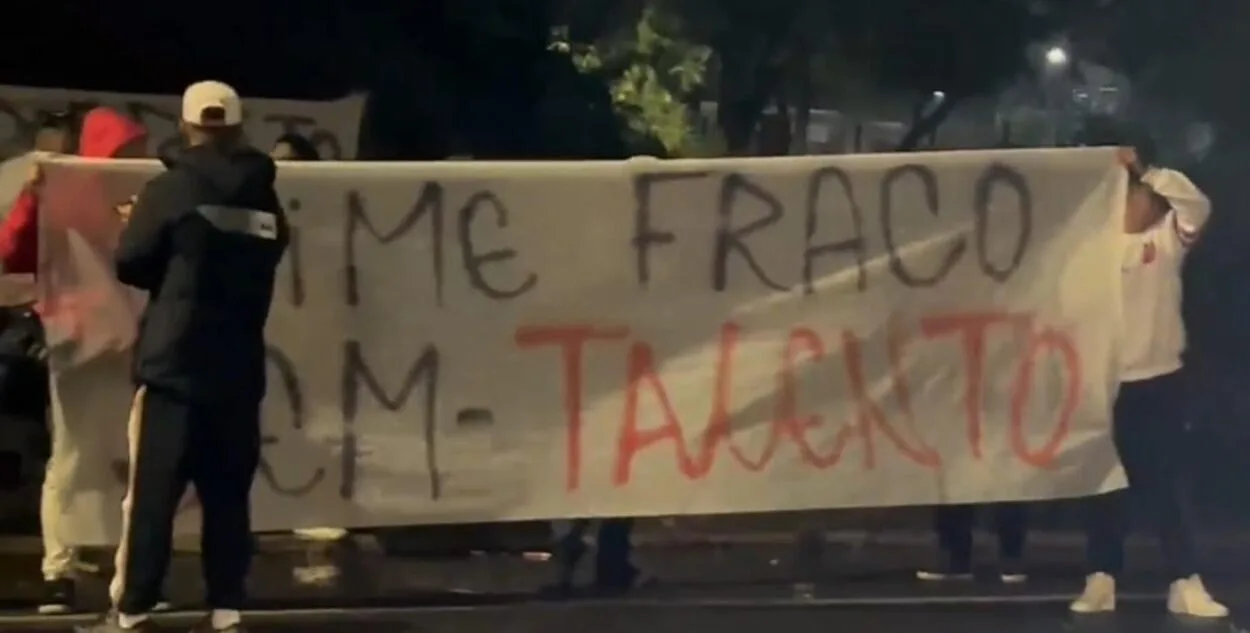 Inter tem noite de protesto no hotel da concentração: "Time fraco e sem talento" Inter em noite tensa