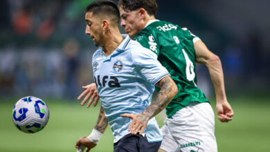 Grêmio encara Palmeiras cheio de mudanças enquanto Abel pensa na decisão continental com o Flamengo RS - FUTEBOL/CAMPEONATO BRASILEIRO 2025/GREMIO X PALMEIRAS - ESPORTES - Lance da partida entre Gremio e Palmeiras disputada na noite deste sabado, na Allianz Arena, em Belo Horizonte, em partida valida pela Campeonato Brasileiro 2025. FOTO: LUCAS UEBEL/GREMIO FBPA