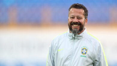 Cleber Xavier revela conversa com Tite e torce para o Inter ter um "grande treinador" Inter atrás de Tite