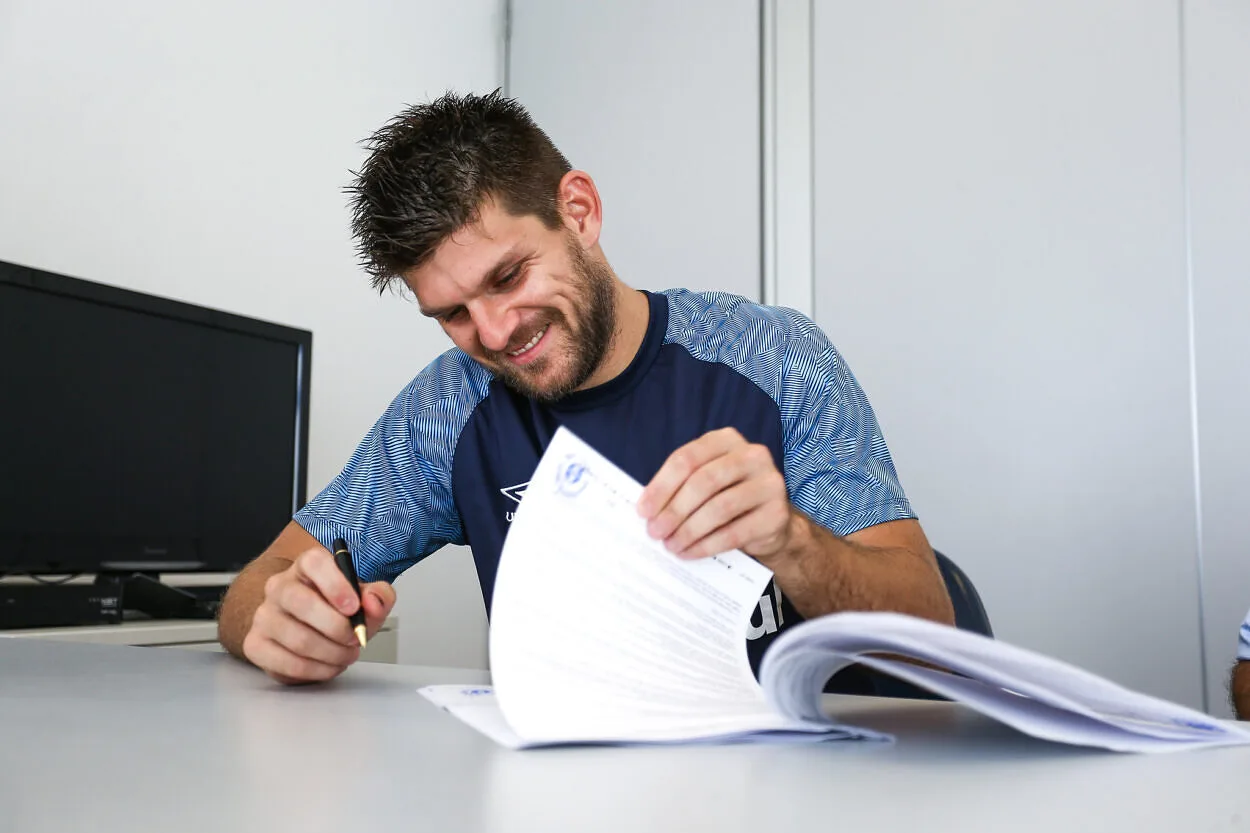 Meneghetti indica que Luís Castro não conta com Kannemann e vê "problema" no Grêmio Kannemann no Grêmio