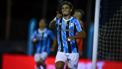Arezo planeja seguir no Peñarol e diz ter aconselhado Olivera a deixar o Grêmio Arezo pelo Grêmio