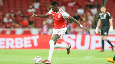 Vitão desembarca no Rio de Janeiro para fechar com o Flamengo; Ricardo Mathias também sai Vitão pelo Inter