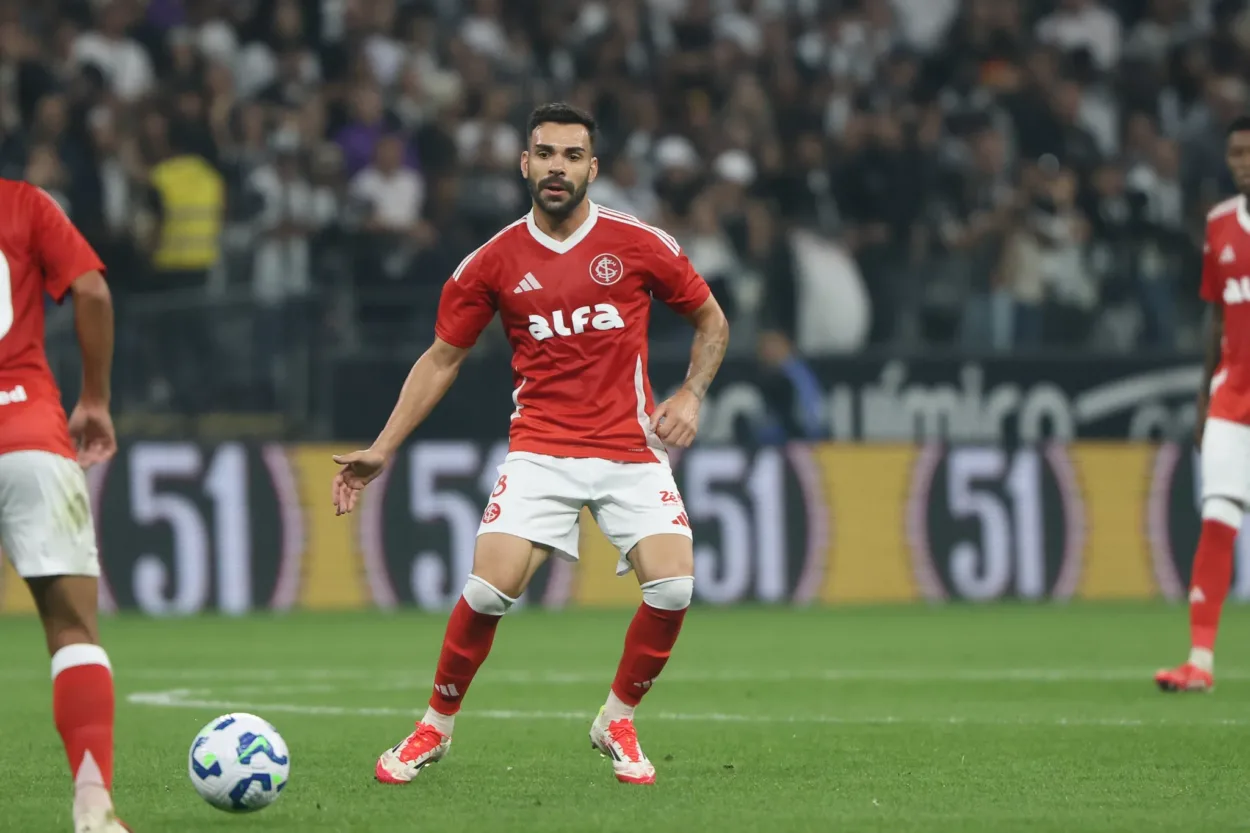 Bruno Henrique pelo Inter foi expulso contra o Corinthians