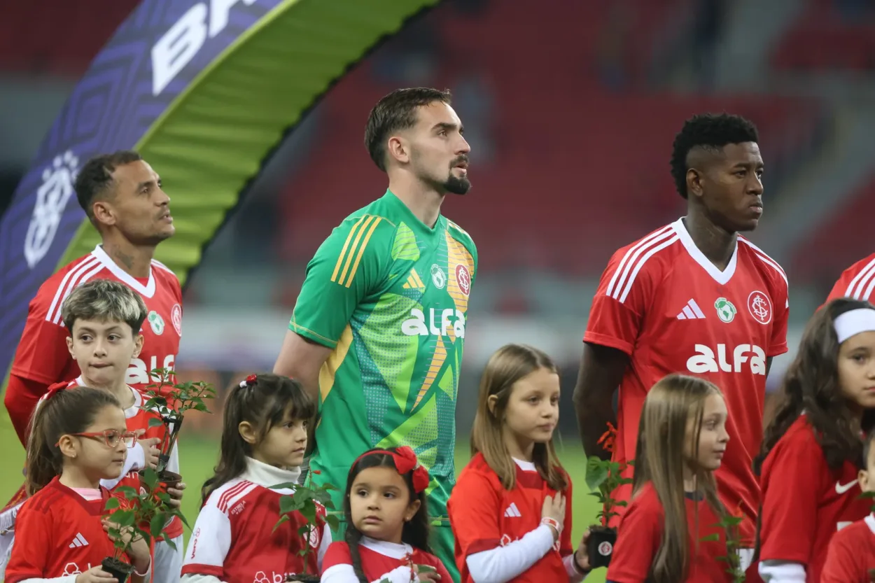 Com nomes conhecidos, veja como deve ser a primeira escalação do Inter em 2026 Anthoni pelo Inter
