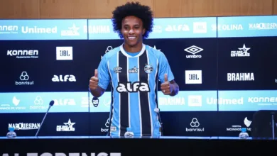 Willian chegando ao Grêmio