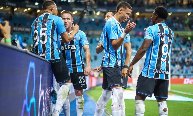 Com Gre-Nal, Grêmio terá seis jogos oficiais durante o mês de janeiro; veja projeção RS - FUTEBOL/CAMPEONATO BRASILEIRO 2025/GREMIO x PALMEIRAS - ESPORTES - Lance da partida entre Gremio e Palmeiras disputada na noite desta terca-feira, na Arena do Gremio, em partida valida pela Campeonato Brasileiro 2025. FOTO: LUCAS UEBEL/GREMIO FBPA