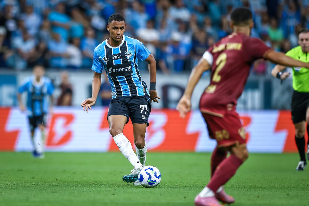 André Henrique pelo Grêmio