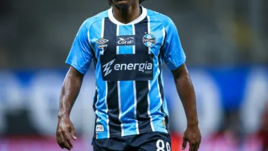 Grêmio perde para o Fluminense na Arena e vê sonho de pré-Libertadores ficar quase impossível RS - FUTEBOL/CAMPEONATO BRASILEIRO 2025/GREMIO x FLUMINENSE - ESPORTES - Lance da partida entre Grêmio e Fluminense disputada na noite desta terça-feira, na Arena do Grêmio, em partida valida pela Campeonato Brasileiro 2025. FOTO: LUCAS UEBEL/GREMIO FBPA