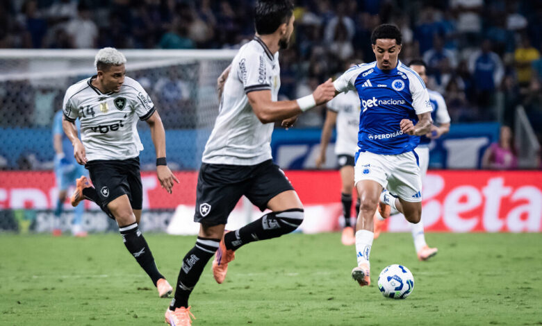 Inter sofre com empate do Cruzeiro e vê Santos e Ceará ganharem “ajuda” na luta contra queda Cruzeiro x Botafogo, no Mineirão. Foto: Gustavo Aleixo/Cruzeiro