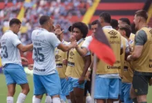 Quase um gol por jogo: números de Carlos Vinícius disparam e pressionam Braithwaite para 2026 PE - FUTEBOL/CAMPEONATO BRASILEIRO 2025/SPORT x GREMIO - ESPORTES - FOTO: RAFAEL VIEIRA/GREMIO FBPA