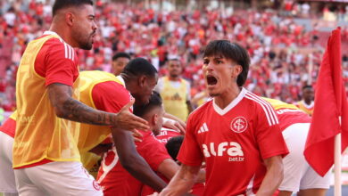 Bernabei tira fone de repórter e tem atitude polêmica no Inter: "Falem agora" Bernabei