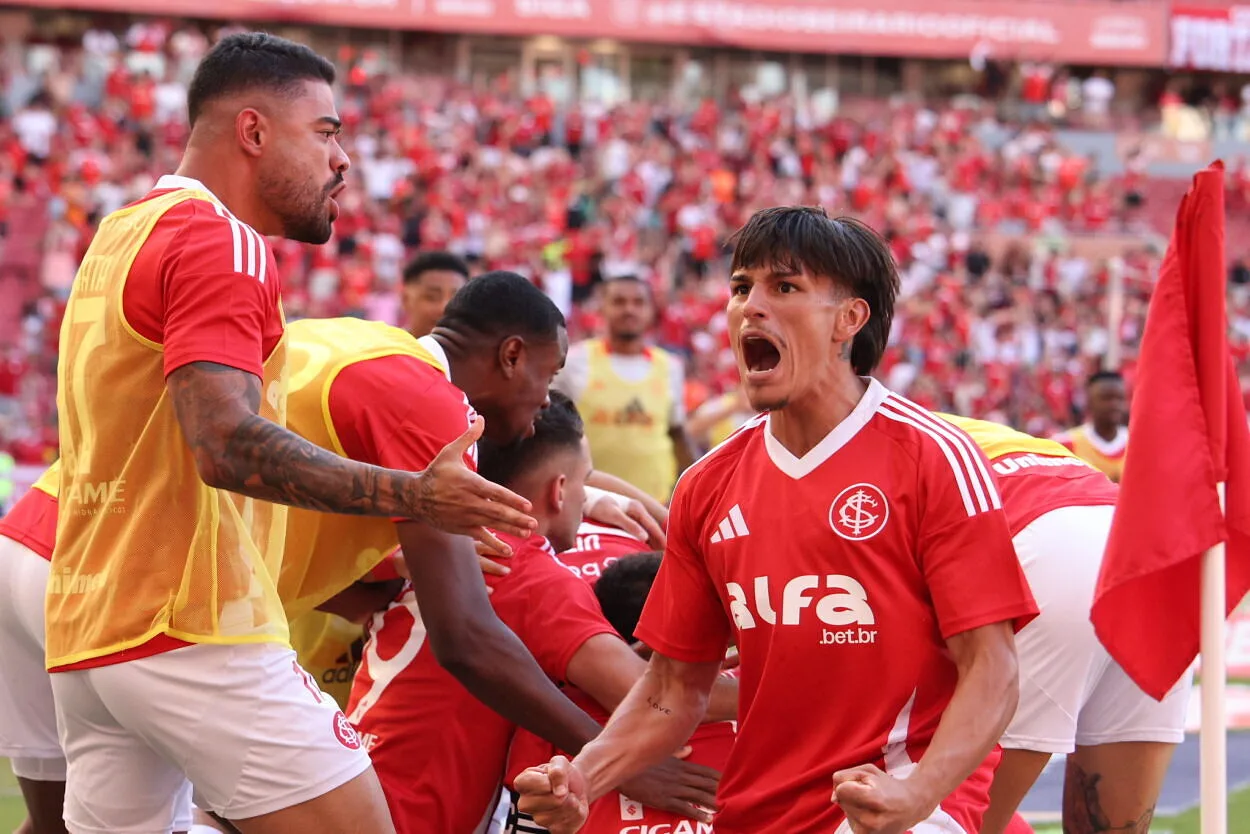 Bernabei tira fone de repórter e tem atitude polêmica no Inter: "Falem agora" Bernabei