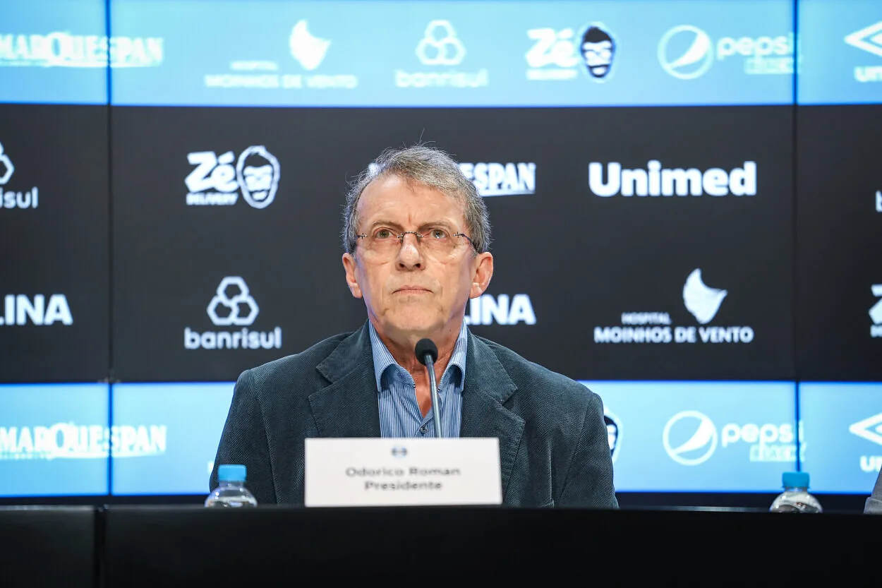 No aguardo de Luís Castro, Odorico fala de Mano Menezes: "Está na história do Grêmio" Grêmio liberou Mano