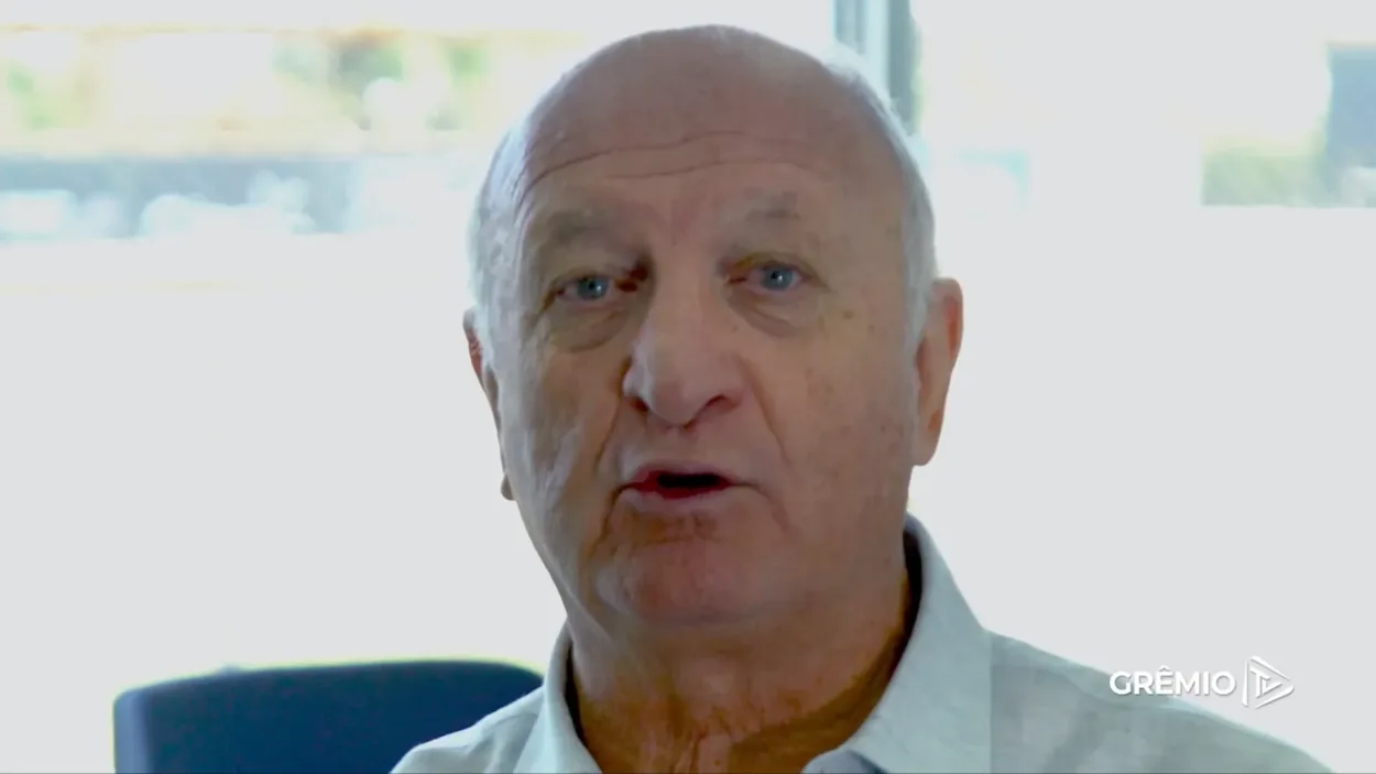 O gesto de Felipão no Grêmio que surpreendeu e gerou aplausos de Pedro Ernesto Felipão, coordenador técnico do Grêmio - 2025 Foto: YouTube/Grêmio TV