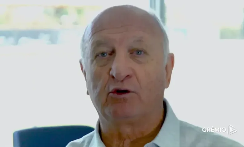 O gesto de Felipão no Grêmio que surpreendeu e gerou aplausos de Pedro Ernesto Felipão, coordenador técnico do Grêmio - 2025 Foto: YouTube/Grêmio TV
