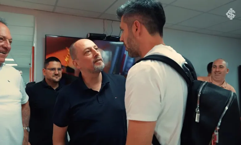 Alessandro Barcellos, Abel Braga e Paulo Pezzolano, treinador do Inter 2026 - Foto: YouTube/Inter