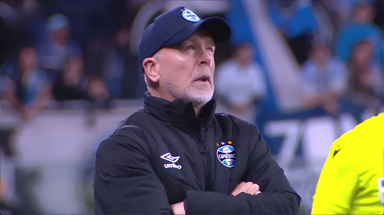 Grêmio publica recado final para Mano Menezes e vê Luís Castro atender exigência importante Mano Menezes treinador do Grêmio