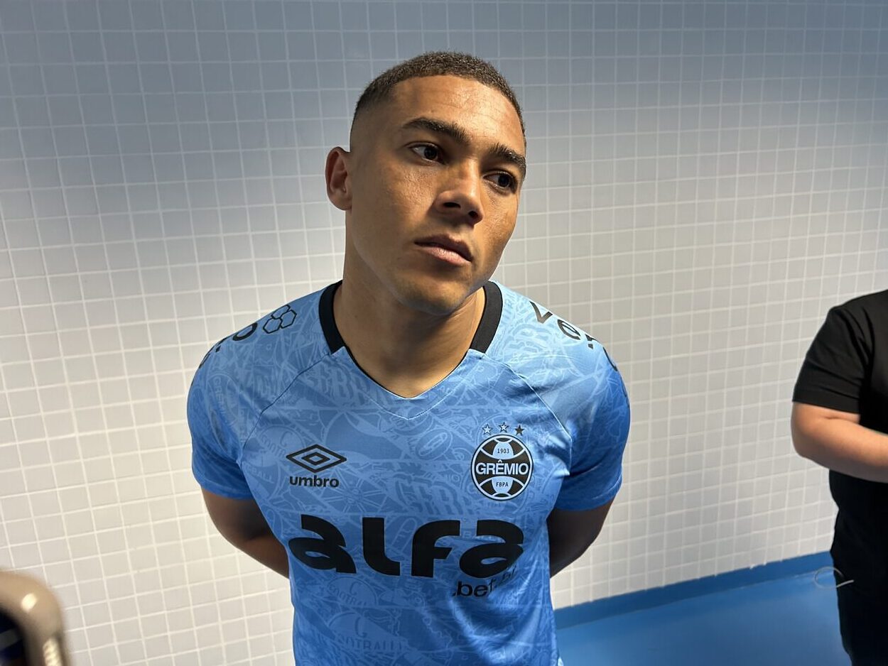 Carlos Vinícius pelo Grêmio