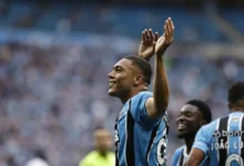 Grêmio conta com os gols de Carlos Vinícius