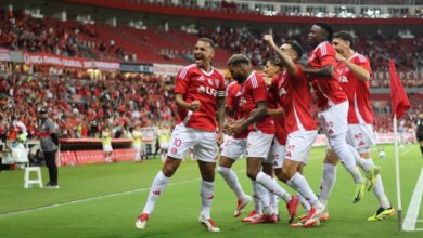 Com Carbonero no banco, Inter está definido contra o Bragantino; veja escalações e onde assistir Jogadores do Inter comemorando gol - Alan Patrick, Wesley, Carbonero, Rogel, Bruno Henrique, Vitinho...