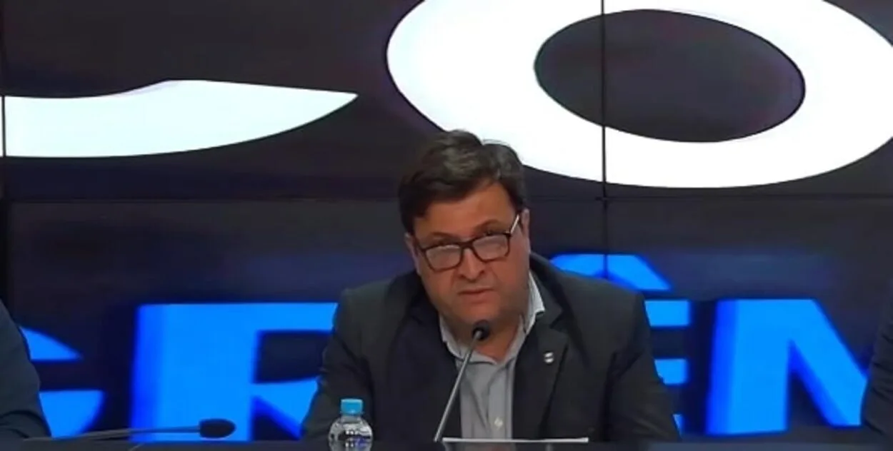 Guerra entrega o Grêmio com propostas por dois atletas e oferta de patrocínio de R$ 53 mi Alberto Guerra pelo Grêmio