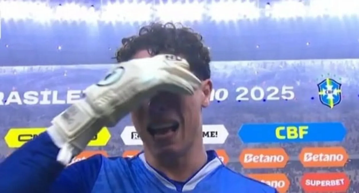 Ex-Grêmio, Brenno faz defesa incrível, tira Fortaleza do Z4 e se emociona muito Brenno ex-Grêmio