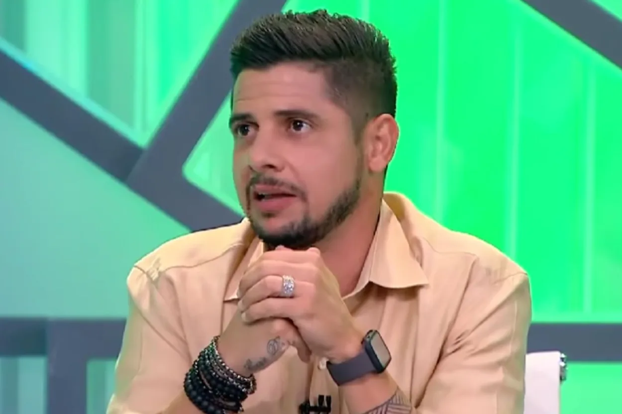 Cicinho falou do Grêmio