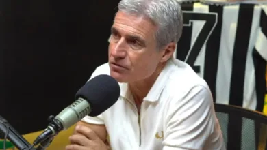 Grêmio realiza mais uma demissão e deposita confiança na comissão de Luís Castro Luís Castro fechou com o Grêmio