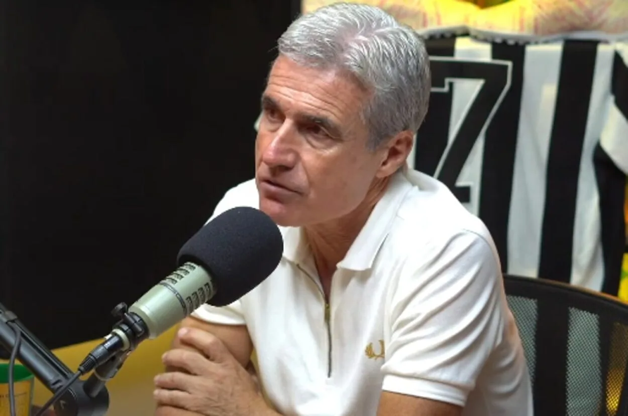 Perfil oficial do Grêmio responde post de Luís Castro na web: "Estamos ansiosos" Luís Castro fechou com o Grêmio